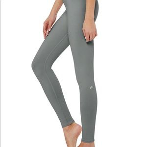ALO Yoga Legging! Brand NEW  ! Color CONCRETE